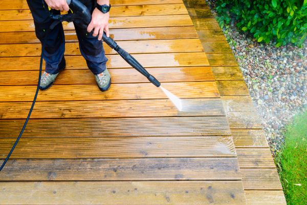 DECK AND FENCE CLEANING SERVICE IN NEWARK OH 2